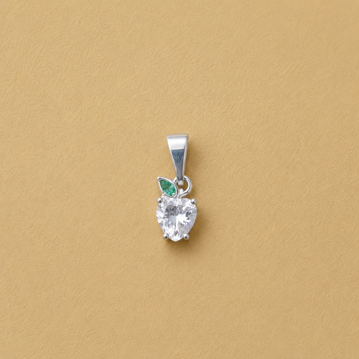 Dije Manzana con Circón Corazón